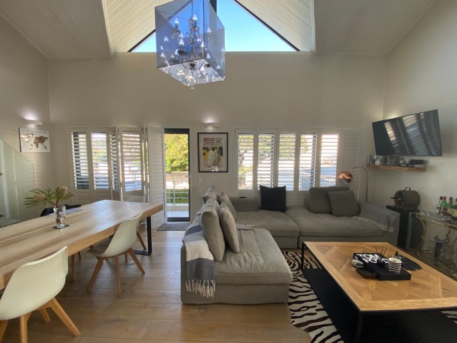 2 Bedroom Property for Sale in Vredehoek Western Cape